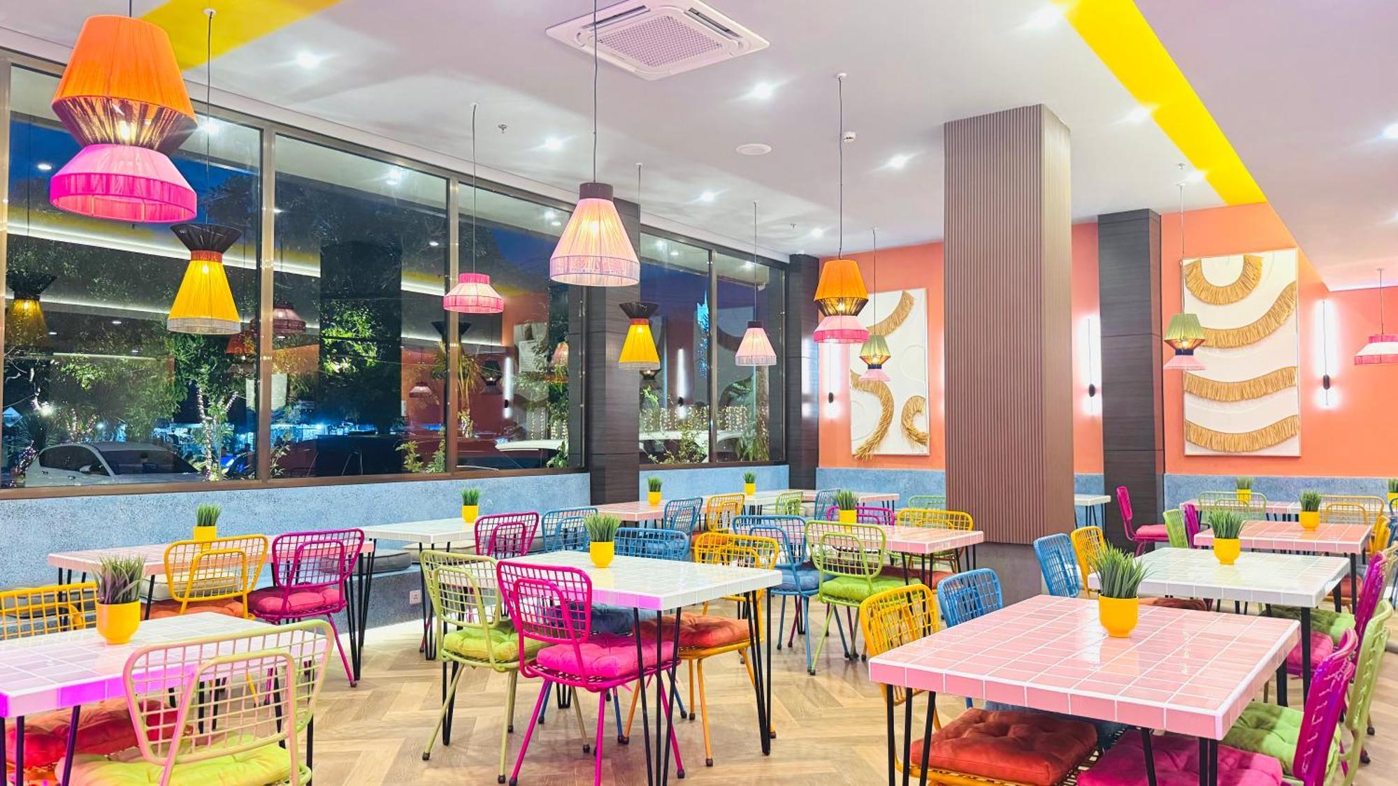Yellow Bee Resort Cililitan Jakarta Exterior photo